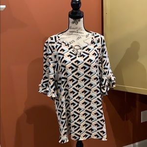 Pretty geometric pattern blouse